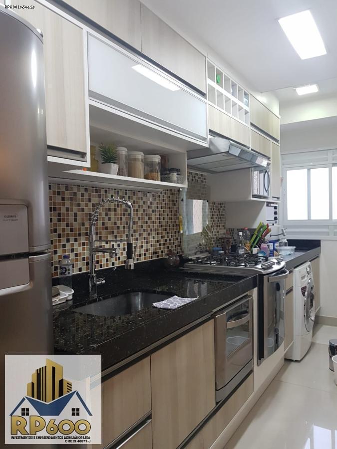 Apartamento à venda com 2 quartos, 70m² - Foto 4