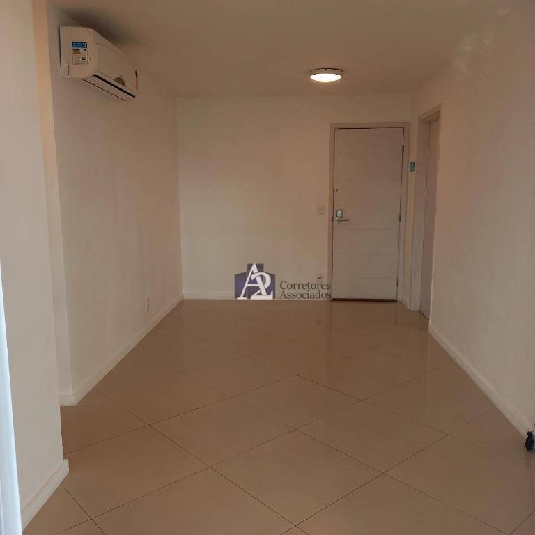 Apartamento à venda com 2 quartos, 66m² - Foto 3