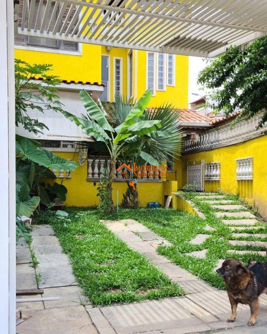 Sobrado à venda com 4 quartos, 200m² - Foto 1