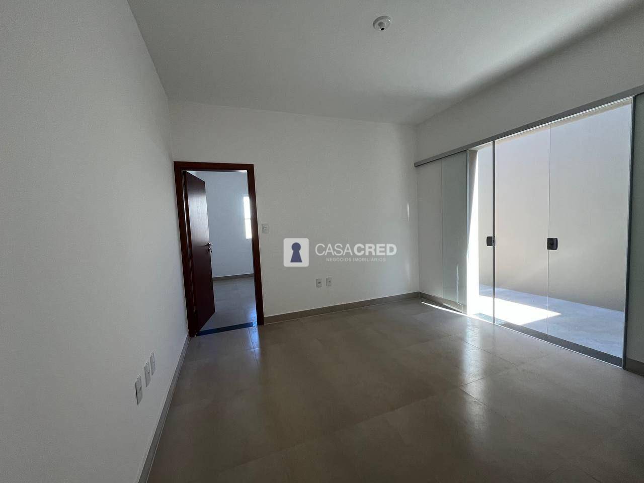Casa à venda com 2 quartos, 70m² - Foto 1