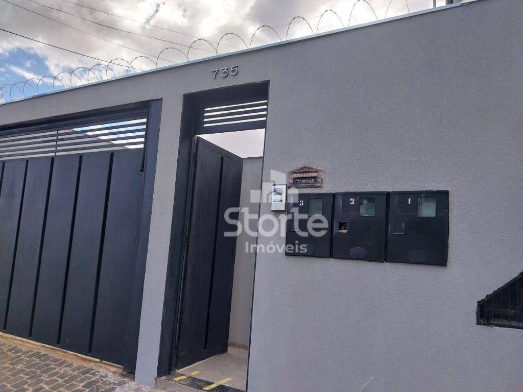 Casa para alugar com 3 quartos, 120m² - Foto 1
