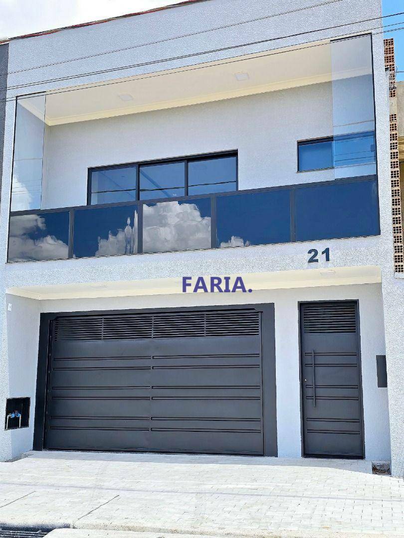 Casa à venda com 3 quartos, 185m² - Foto 1
