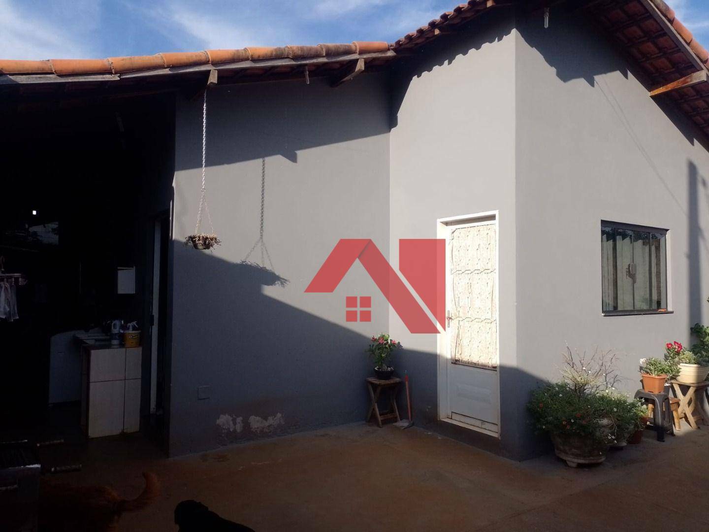 Casa à venda com 2 quartos, 70m² - Foto 1