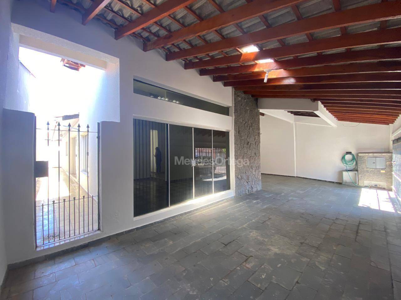 Casa para alugar com 3 quartos, 255m² - Foto 3