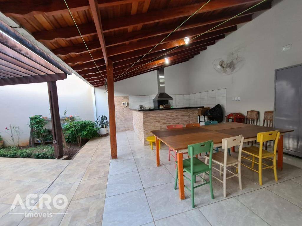 Casa à venda com 3 quartos, 248m² - Foto 3