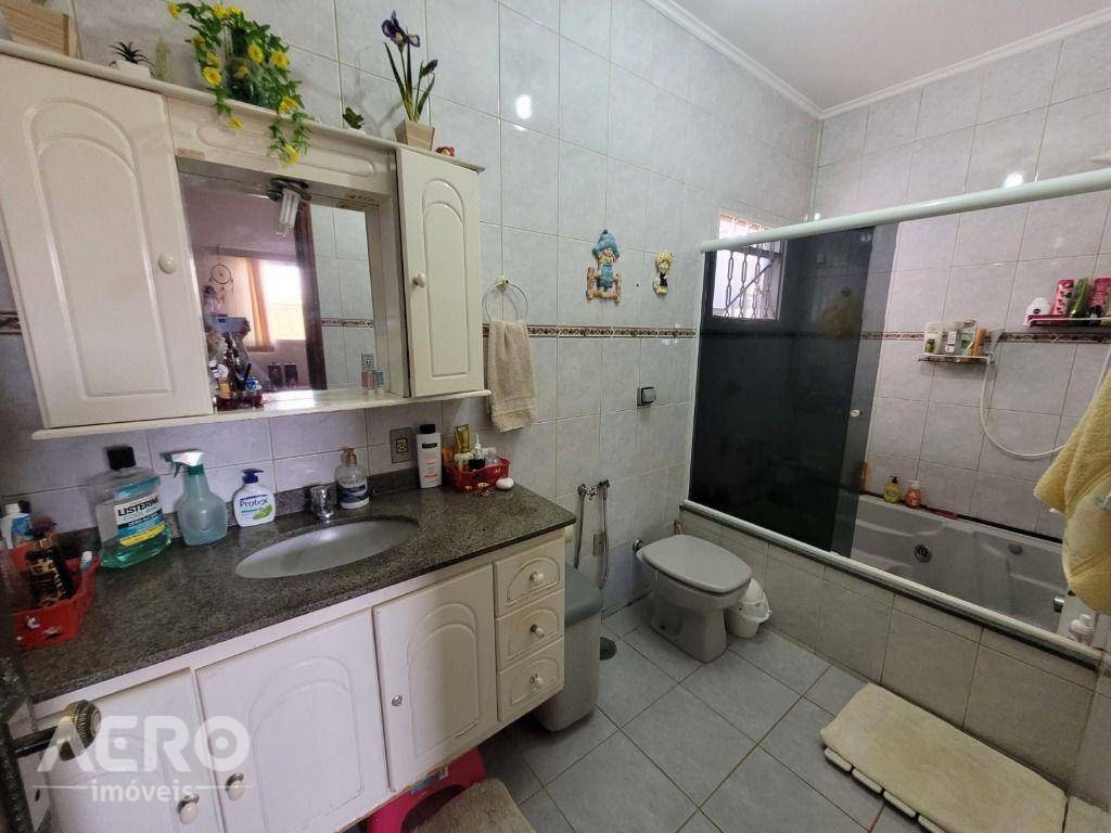 Casa à venda com 4 quartos, 190m² - Foto 9