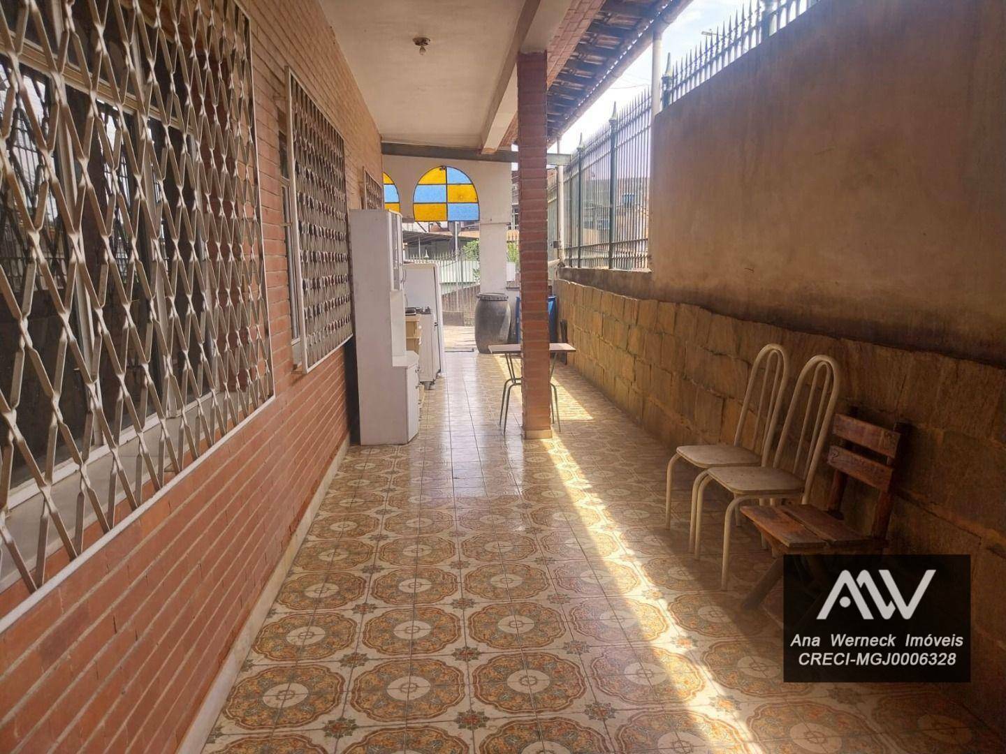 Chácara à venda com 6 quartos, 300m² - Foto 4