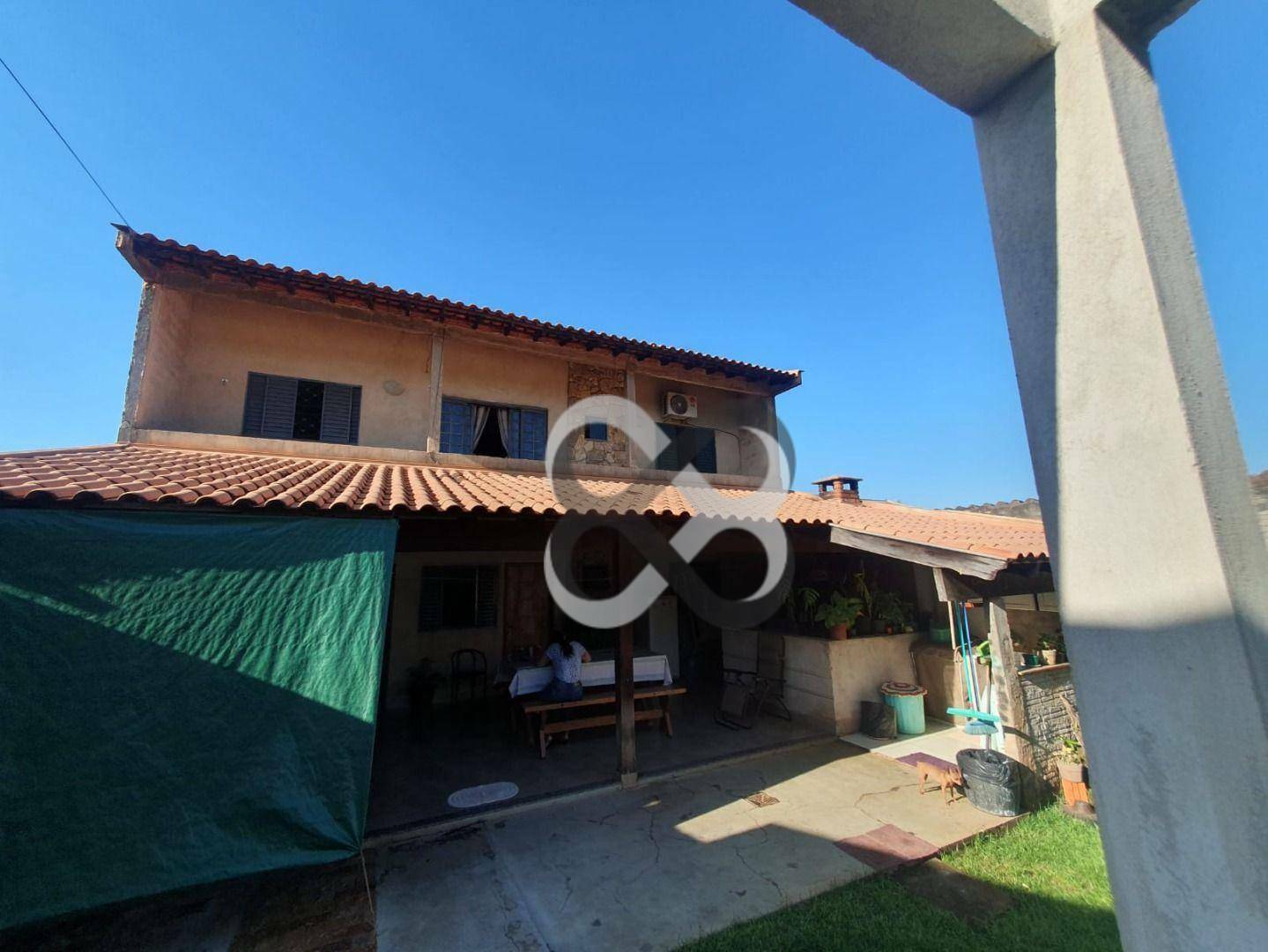 Casa à venda com 3 quartos, 150m² - Foto 1