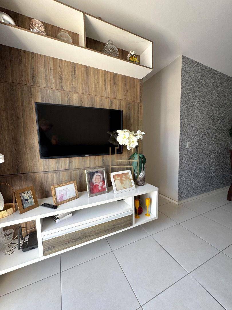 Apartamento à venda com 3 quartos, 67m² - Foto 1