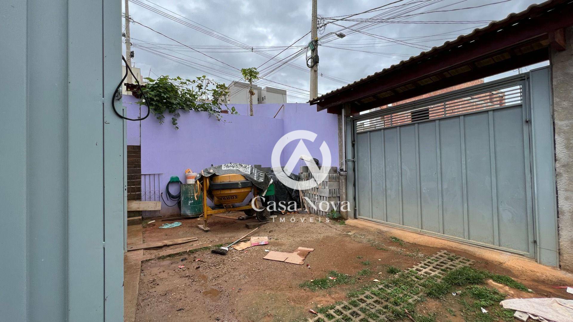 Casa à venda com 4 quartos, 156m² - Foto 2