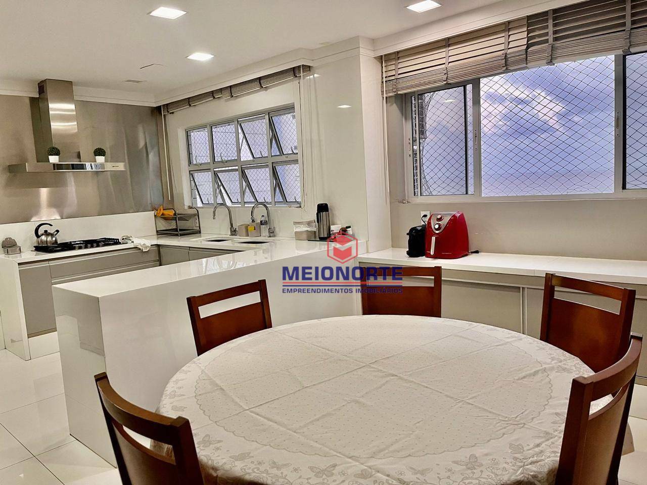 Apartamento à venda com 4 quartos, 238m² - Foto 5