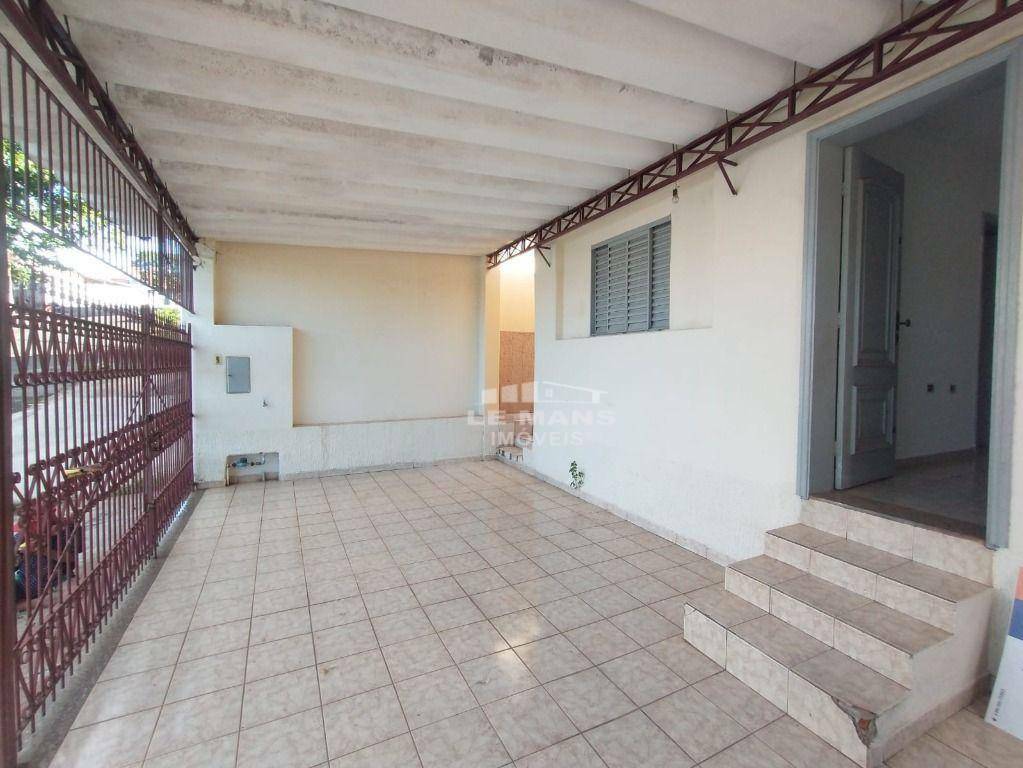 Casa à venda com 3 quartos, 101m² - Foto 1