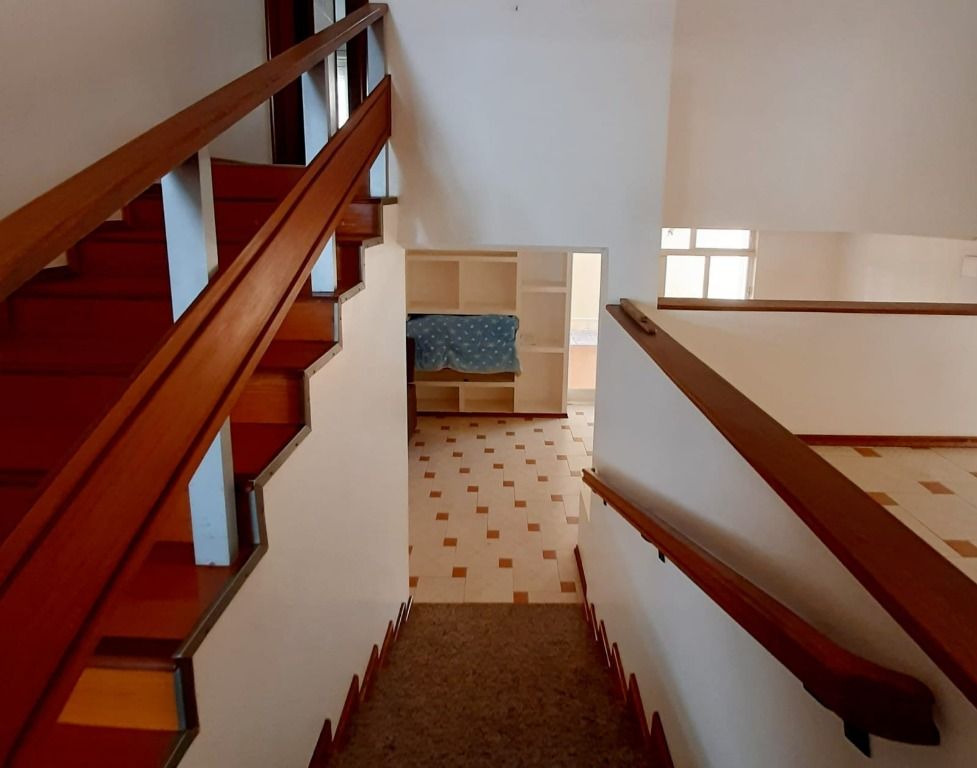 Casa para alugar com 3 quartos, 318m² - Foto 14