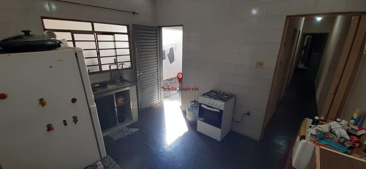 Casa à venda com 3 quartos, 180m² - Foto 4