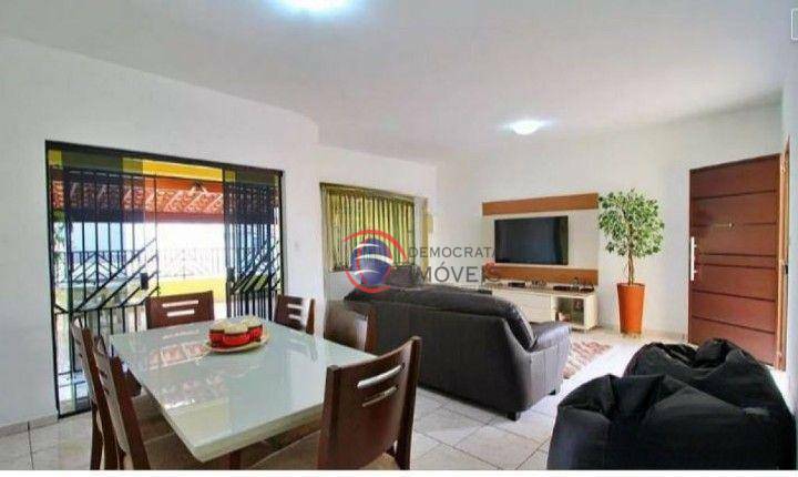 Sobrado à venda com 3 quartos, 275m² - Foto 1