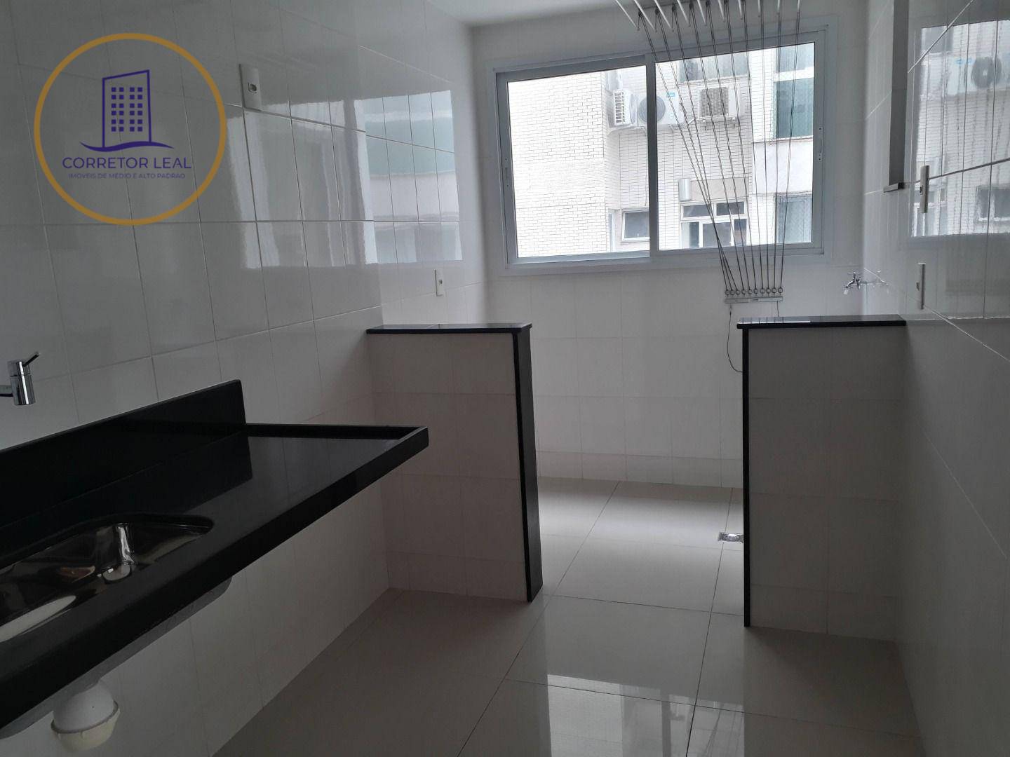 Apartamento à venda com 2 quartos, 70m² - Foto 2