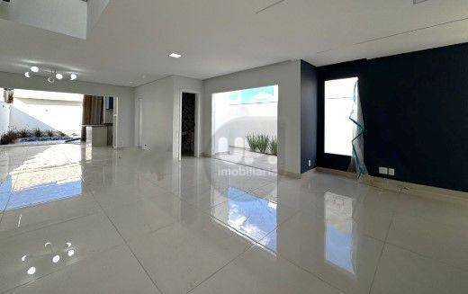 Casa à venda com 3 quartos, 211m² - Foto 3