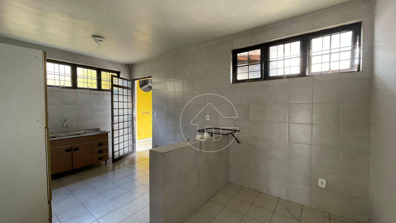 Casa para alugar com 4 quartos, 250m² - Foto 21