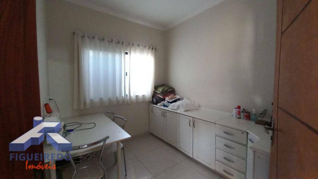 Casa para alugar com 3 quartos, 183m² - Foto 8