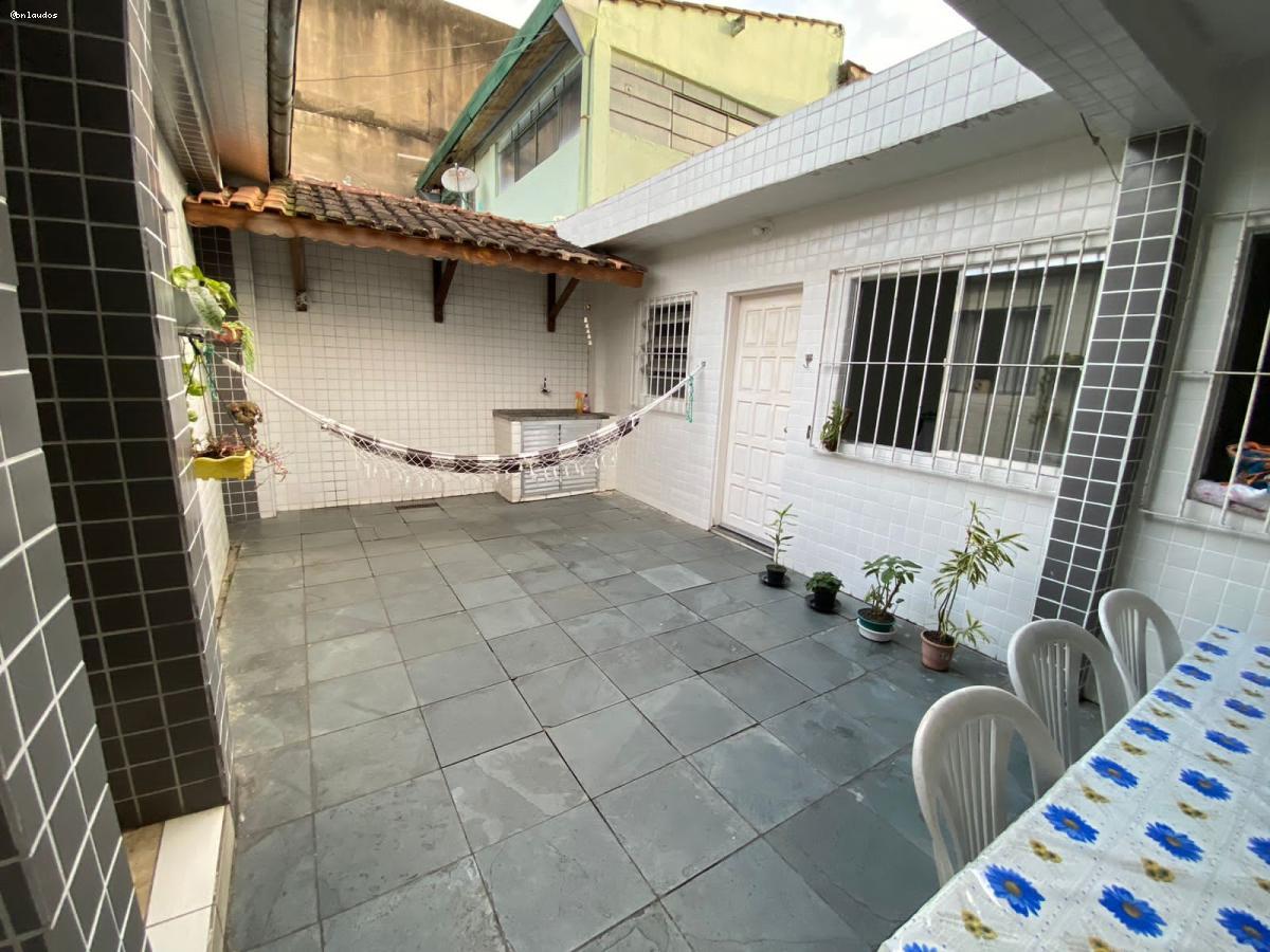 Casa à venda com 4 quartos, 300m² - Foto 1