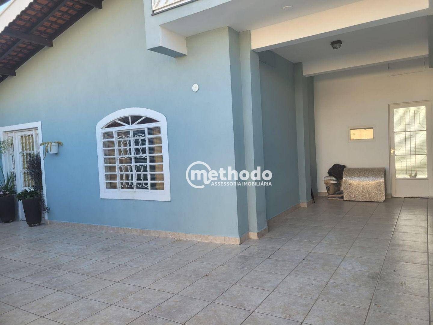 Casa à venda com 4 quartos, 180m² - Foto 2