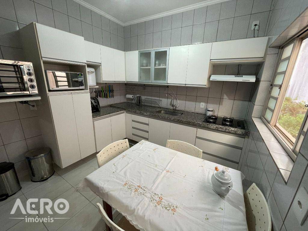 Casa de Condomínio à venda com 3 quartos, 341m² - Foto 13