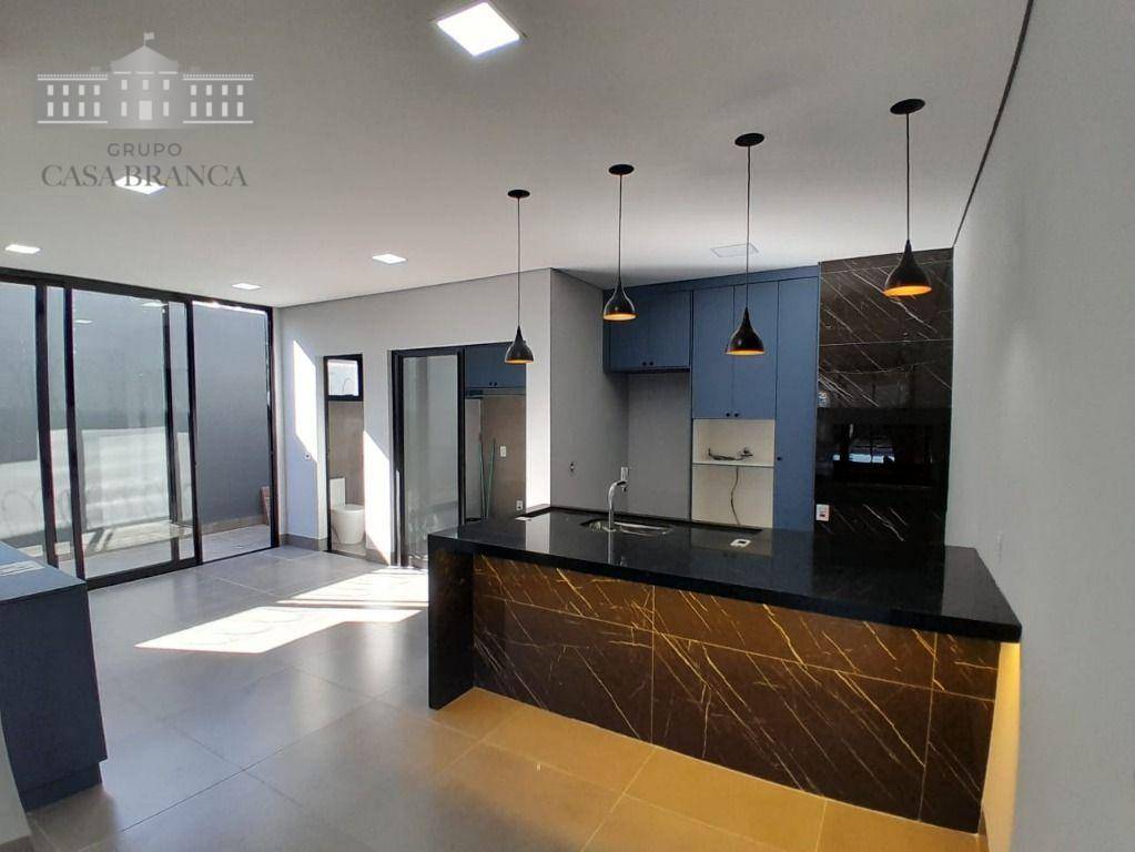 Casa à venda com 3 quartos, 141m² - Foto 1