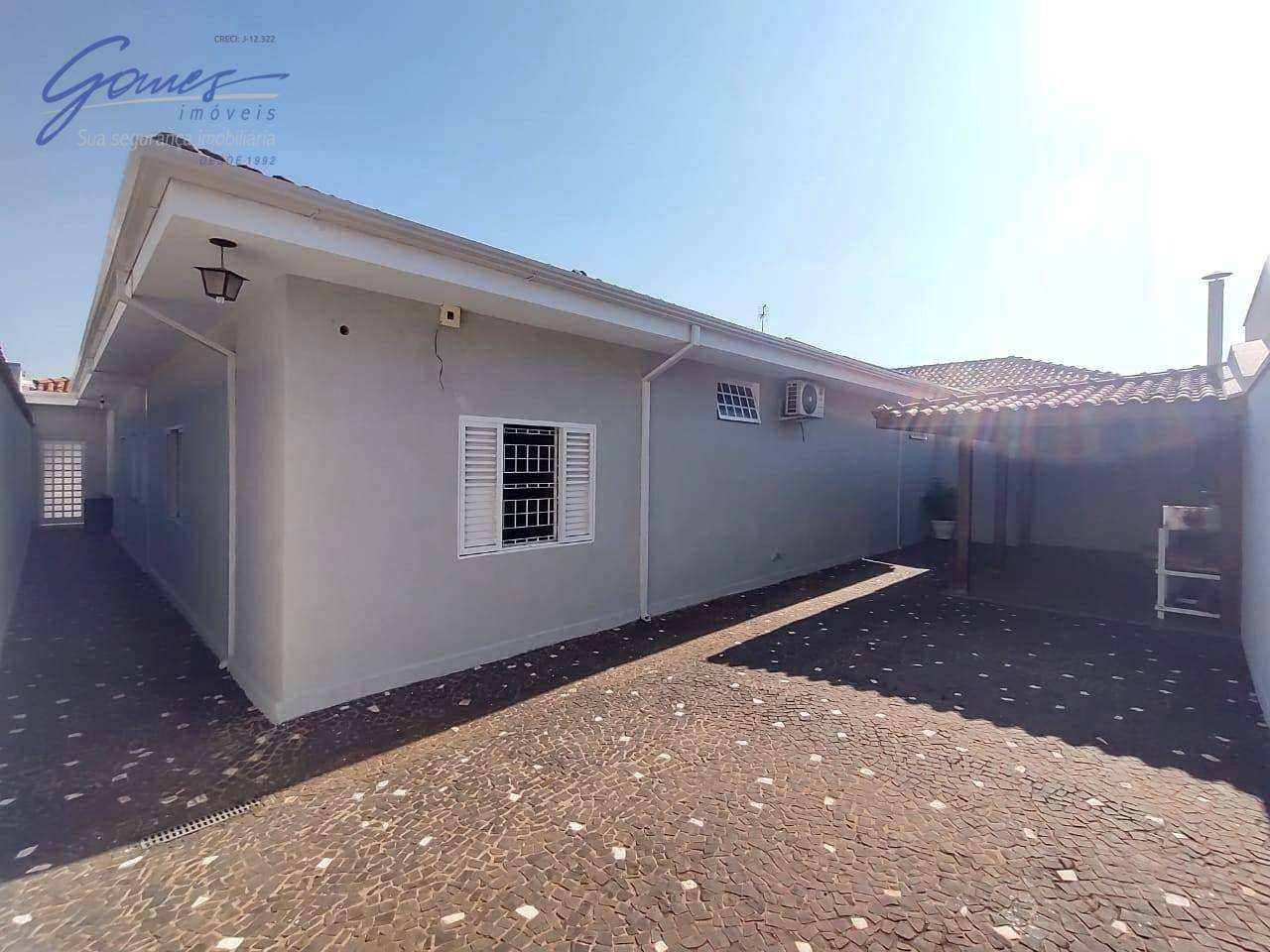 Casa de Condomínio à venda com 3 quartos, 228m² - Foto 3