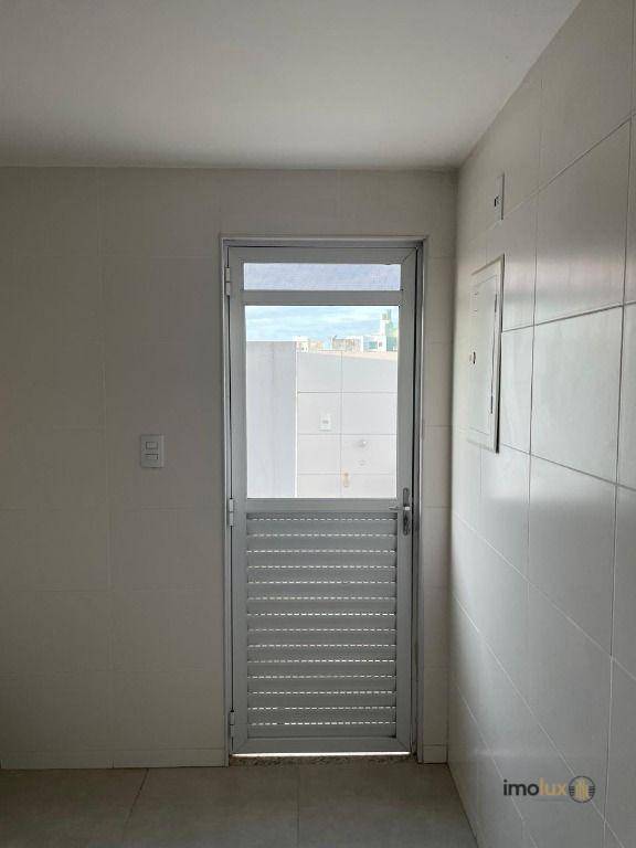 Cobertura à venda com 3 quartos, 157m² - Foto 2