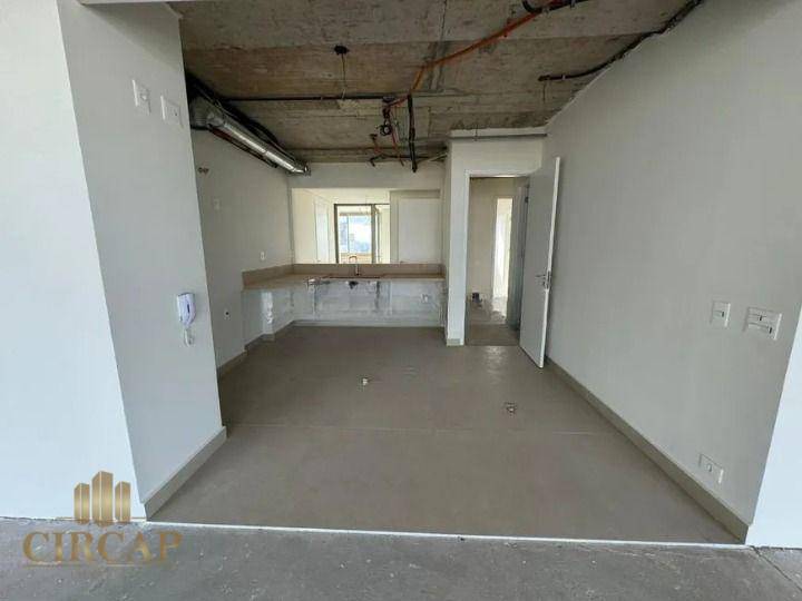 Apartamento à venda com 3 quartos, 232m² - Foto 7