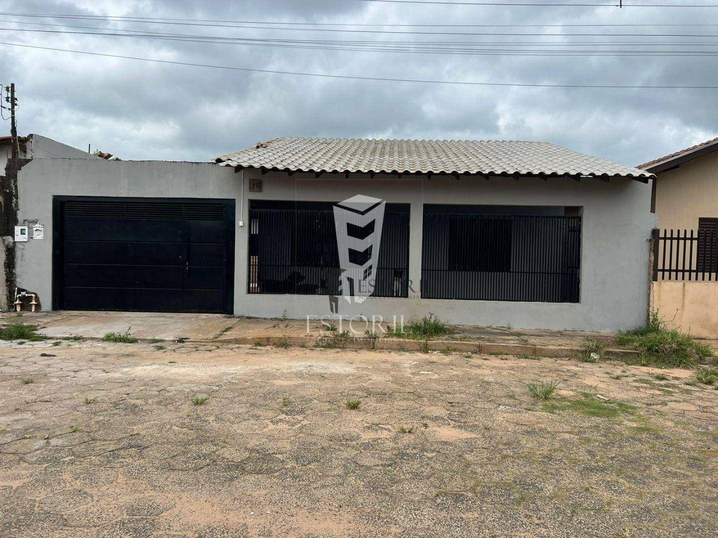 Casa à venda com 3 quartos, 300M2 - Foto 1