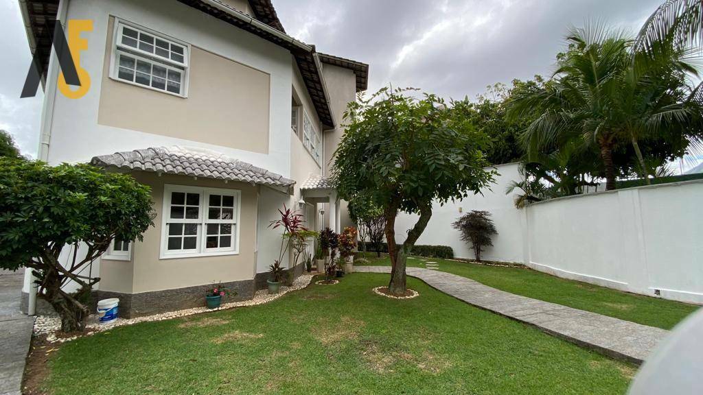 Casa de Condomínio à venda com 4 quartos, 438m² - Foto 2