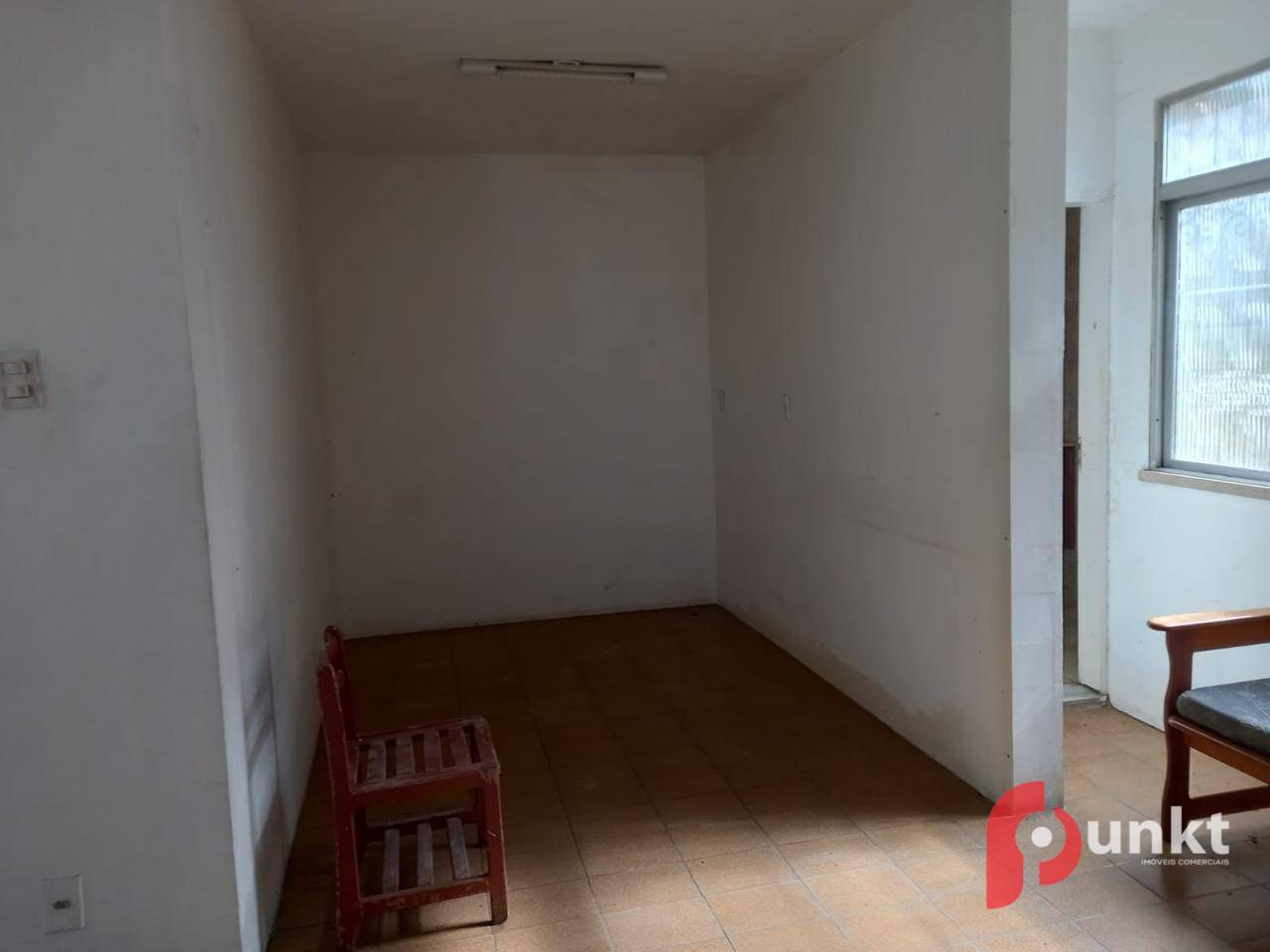 Casa para alugar com 3 quartos, 300m² - Foto 12