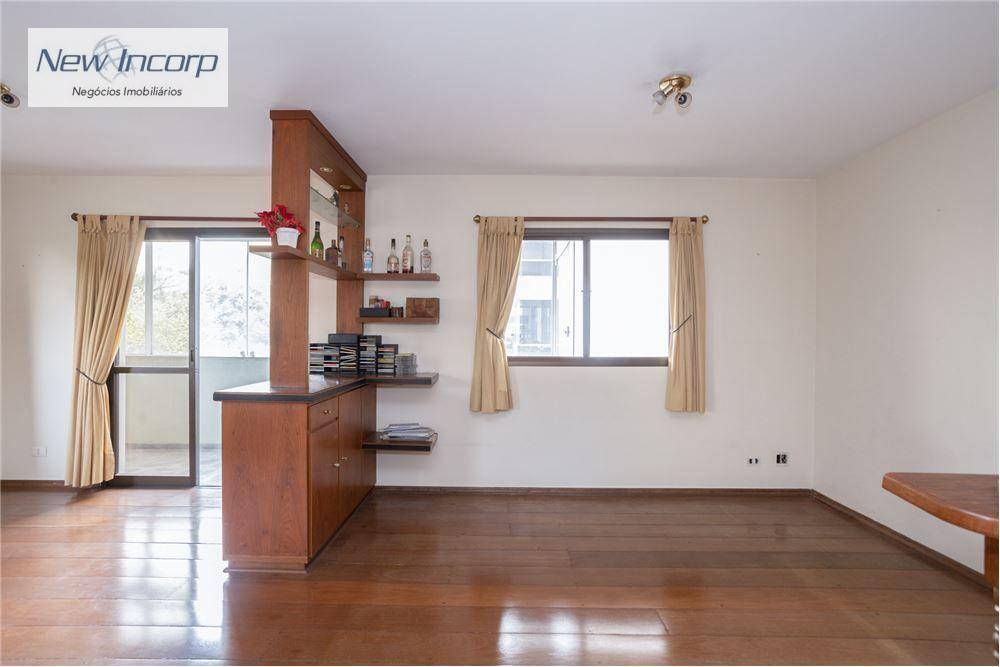 Apartamento à venda com 4 quartos, 204m² - Foto 2