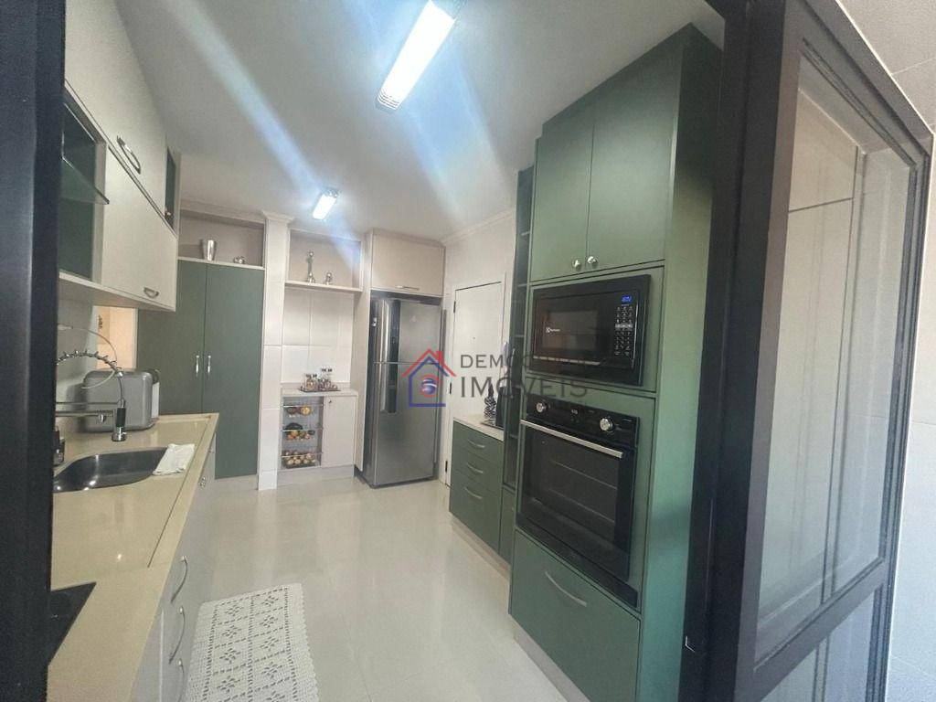 Apartamento à venda com 3 quartos, 151m² - Foto 8