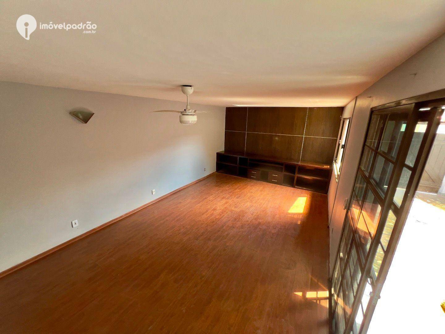 Casa de Condomínio à venda e aluguel com 3 quartos, 180m² - Foto 4