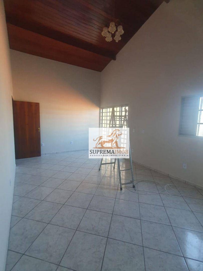 Casa à venda com 4 quartos, 220m² - Foto 14