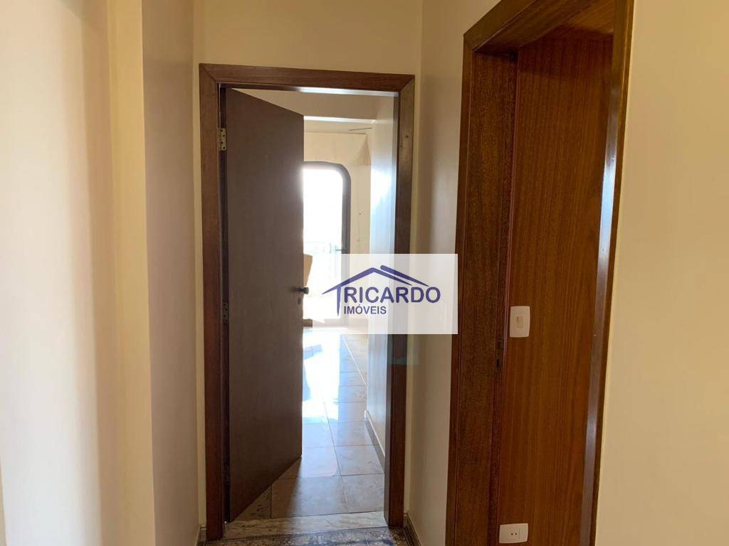 Apartamento à venda com 4 quartos, 220m² - Foto 1