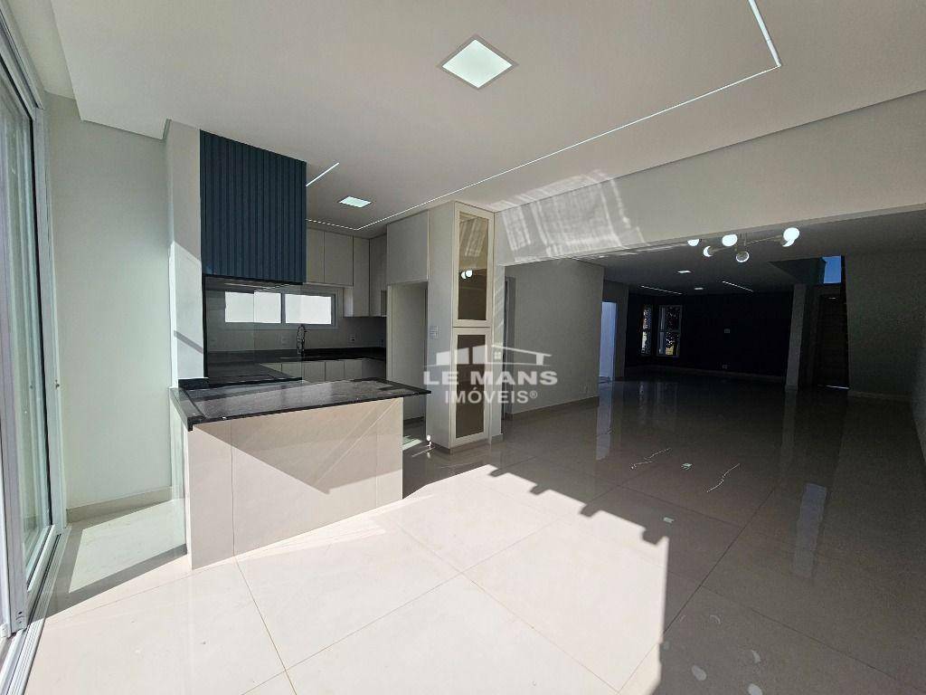 Casa de Condomínio à venda com 3 quartos, 211m² - Foto 3