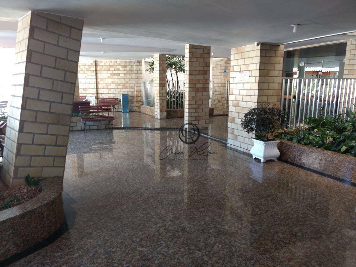 Apartamento à venda com 3 quartos, 140m² - Foto 2