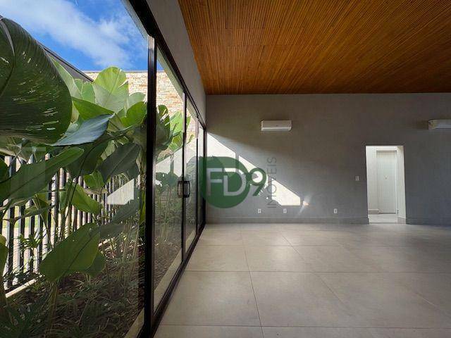 Casa de Condomínio para alugar com 3 quartos, 310m² - Foto 5