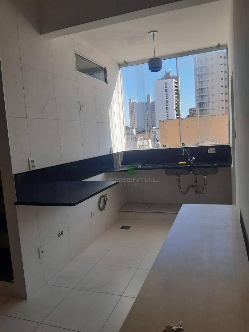 Apartamento à venda com 3 quartos, 170m² - Foto 2