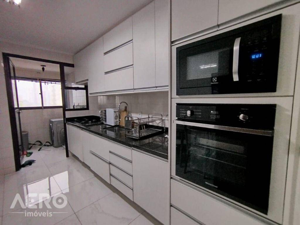 Apartamento para alugar com 2 quartos, 75m² - Foto 11