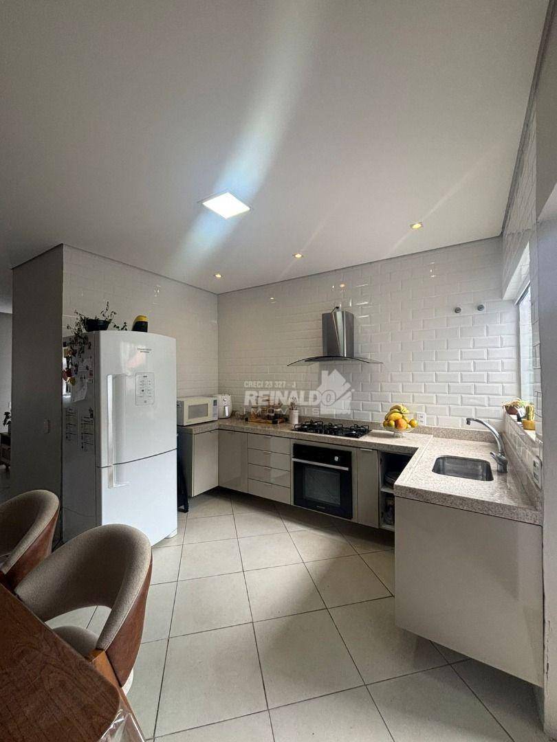 Casa, 3 quartos, 141 m² - Foto 2