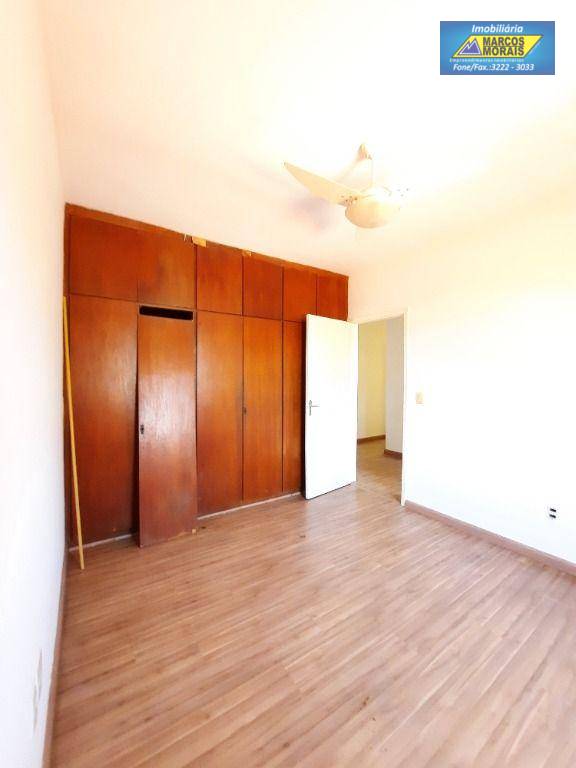 Casa à venda com 3 quartos, 268m² - Foto 27