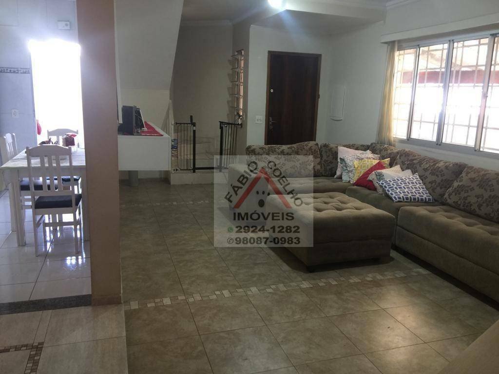 Sobrado à venda com 4 quartos, 200m² - Foto 1