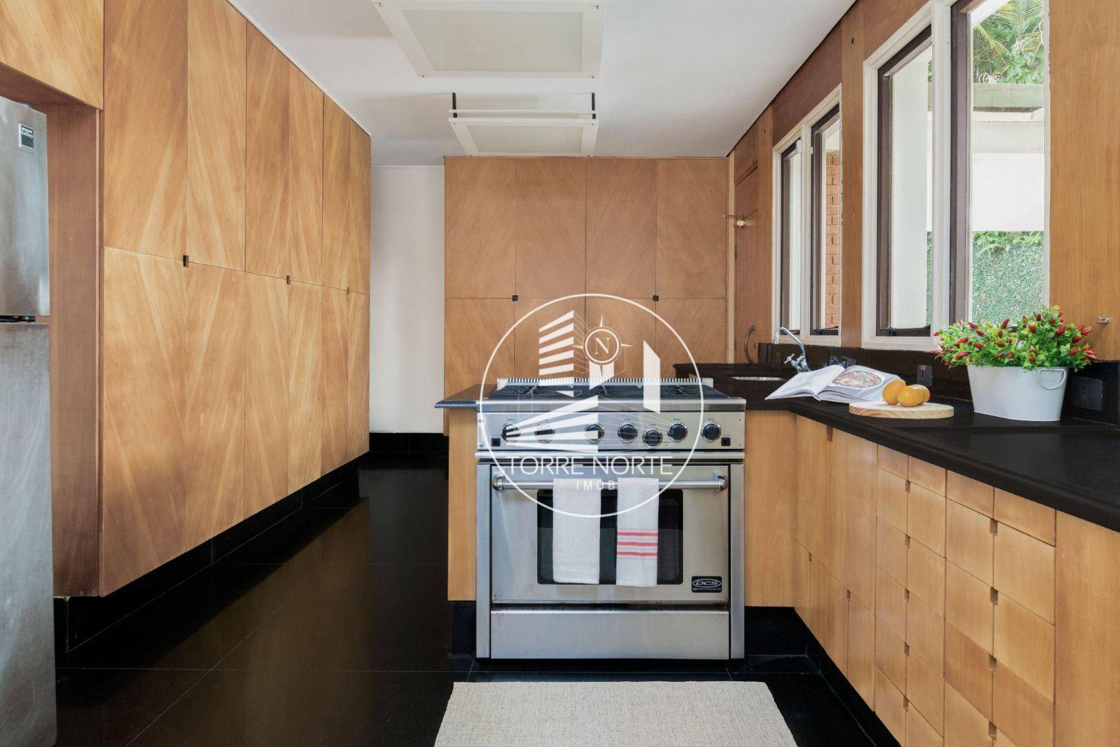 Casa à venda com 5 quartos, 1300m² - Foto 17