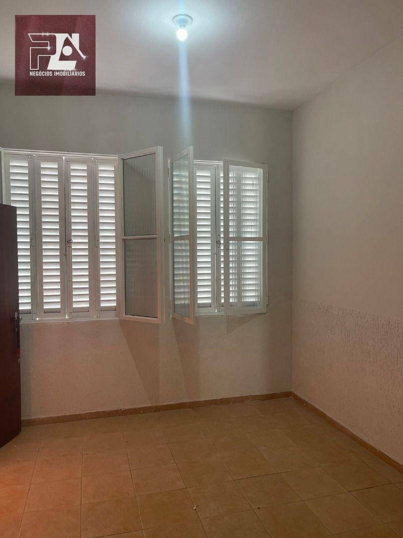 Casa à venda e aluguel com 5 quartos, 200m² - Foto 4