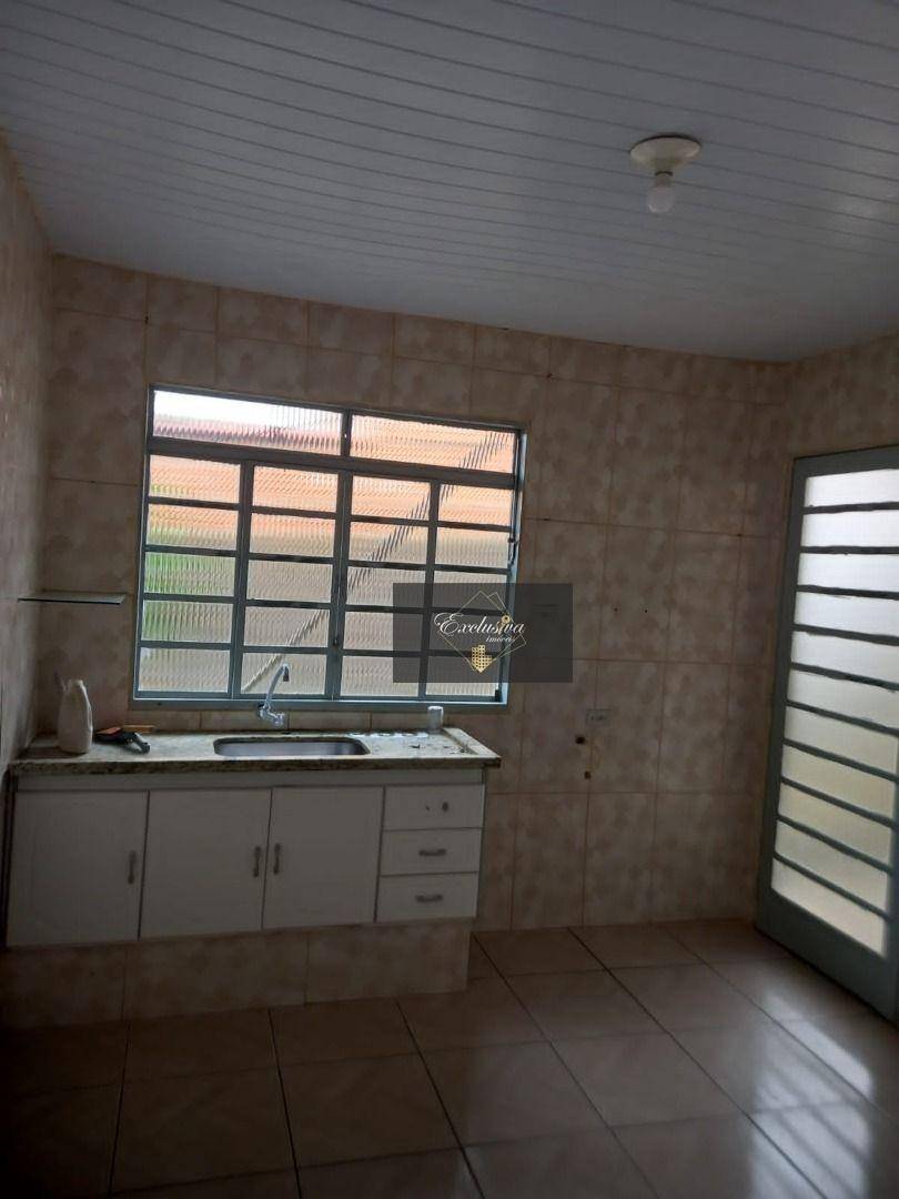 Casa à venda com 2 quartos, 60m² - Foto 2