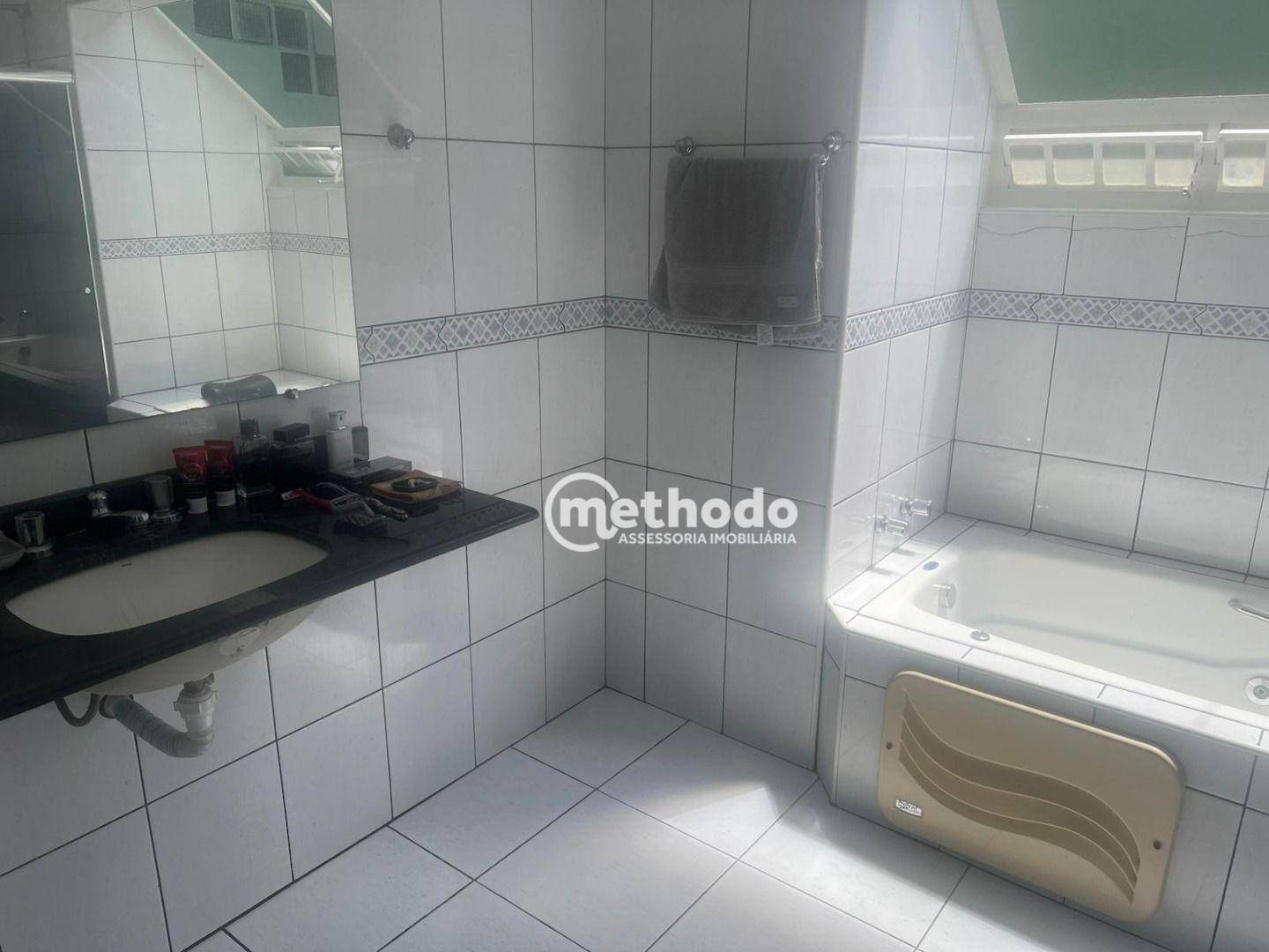 Casa à venda e aluguel com 4 quartos, 288m² - Foto 2